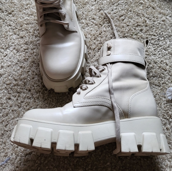 Prada Monolith leather and Re-Nylon boots with pouch shade Dessert beige - Picture 5 of 7